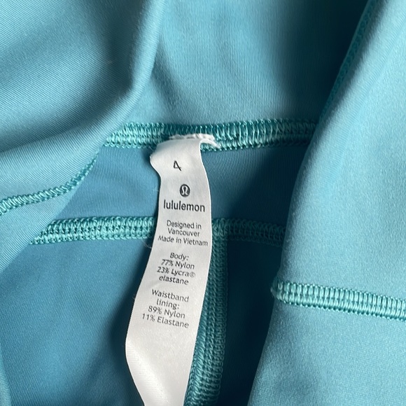 Lululemon aqua blue- size 4 crops - Picture 2 of 2